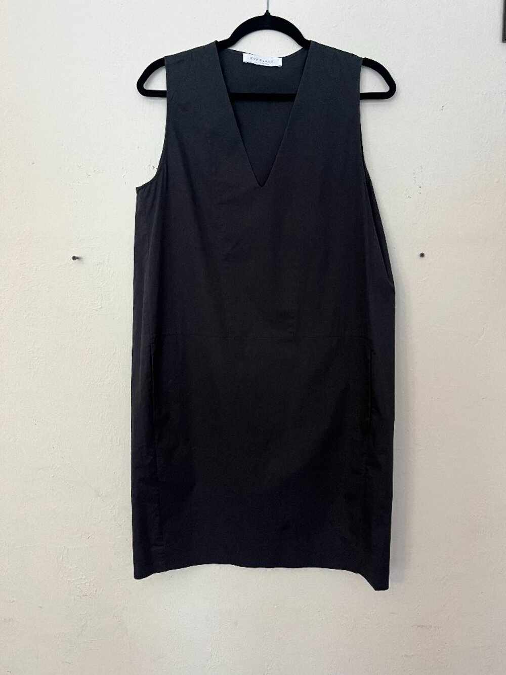 Everlane black shift dress v-neck with pockets Size 10